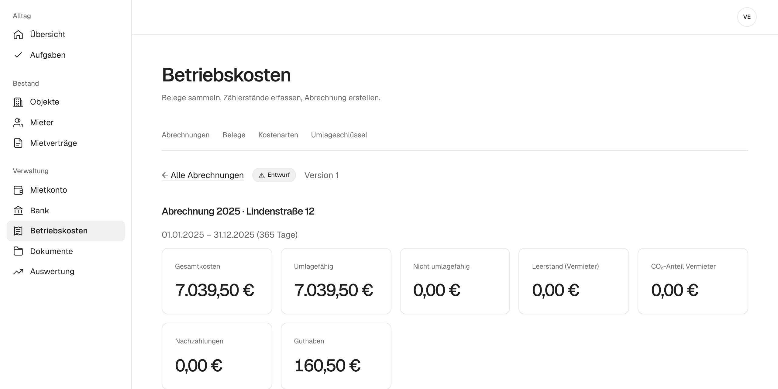 Entwurf einer Betriebskostenabrechnung mit Gesamtkosten, umlagefähigen Kosten, Leerstand, CO₂-Anteil, Nachzahlungen und Guthaben